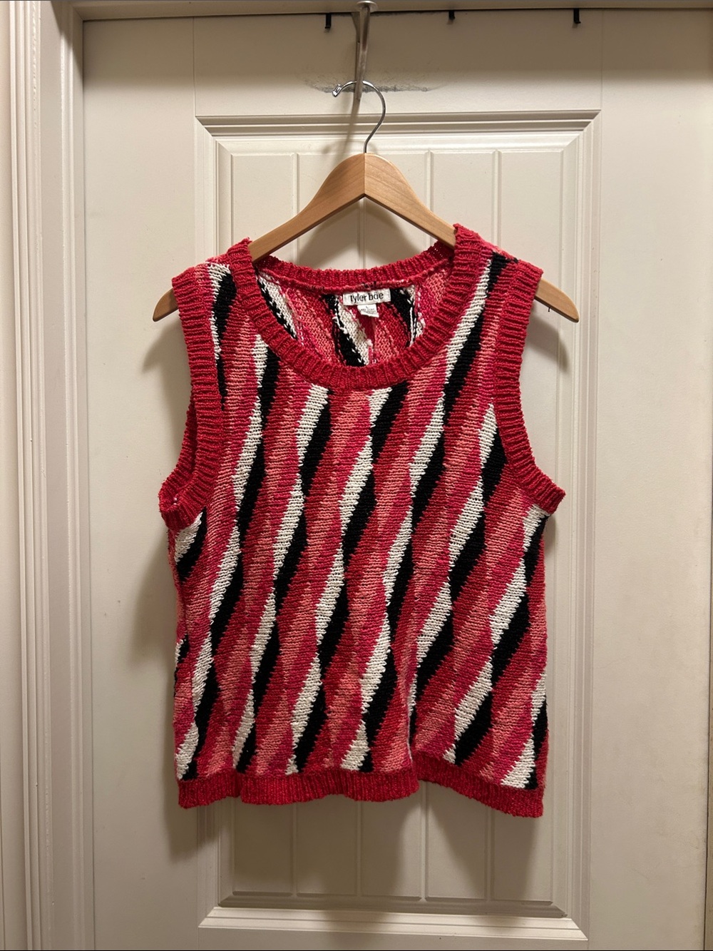 Vintage L Tyler Boe Red Black White Patterned Knit Tank